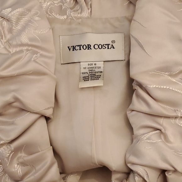 Suit - Picture 3 of 4